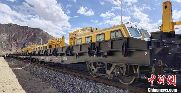 接觸網(wǎng)專用平車(chē)首登高原服務(wù)川藏鐵路運(yùn)輸