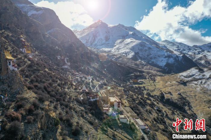 資料圖為拉薩市達孜區(qū)境內(nèi)的扎葉巴寺?！∝暩聛硭?攝