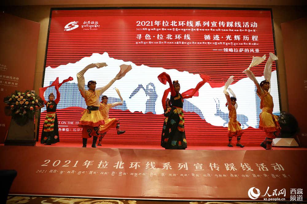 文藝表演。人民網(wǎng) 次仁羅布攝