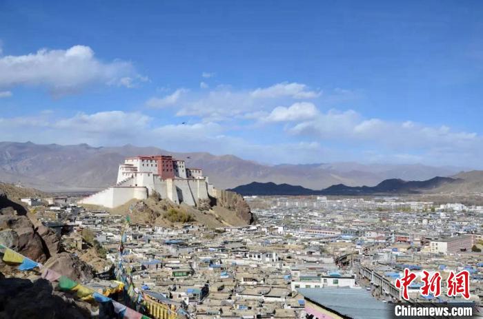 日喀則是“千山之宗，萬(wàn)水之源”，有著大城市所向往的天然資源?！∪A東師大供圖