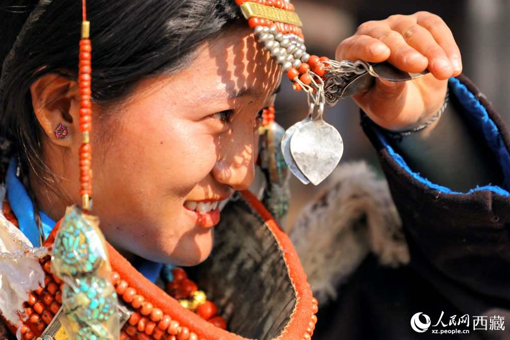 撩起“神秘面紗”。人民網(wǎng) 李海霞