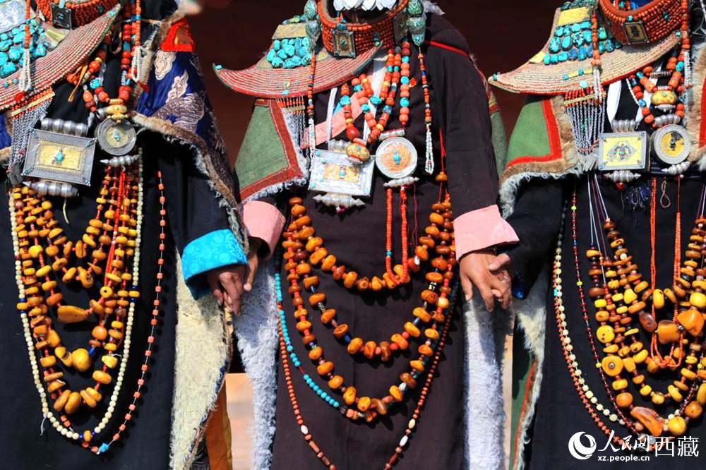 精美的“飛天服飾”。人民網(wǎng) 李海霞攝