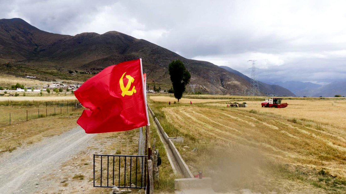 黨員先鋒隊(duì)沖在前。洛克攝