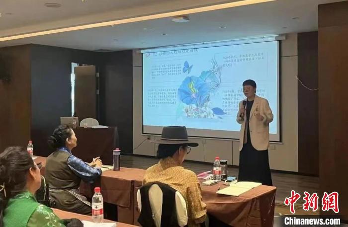 圖為西藏自治區(qū)婦聯(lián)組織直播電商培訓(xùn)。資料圖 西藏自治區(qū)婦聯(lián)供圖