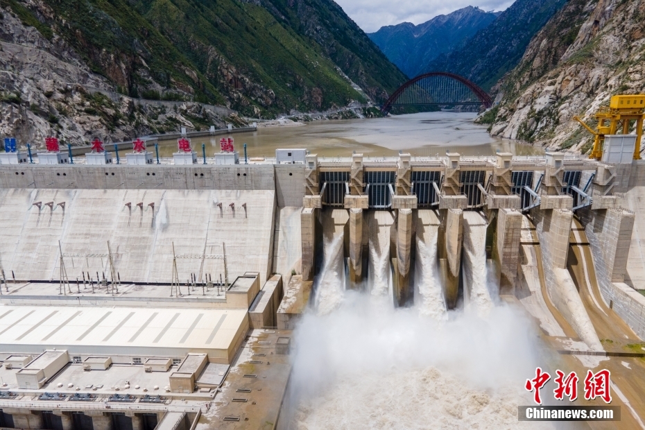 資料圖為2021年8月7日，西藏山南雅魯藏布江上的藏木水電站。（無人機(jī)畫面） <a target='_blank' href='/'><p  align=