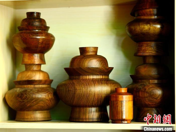 圖為各種木碗成品?！?鄧巴 　攝