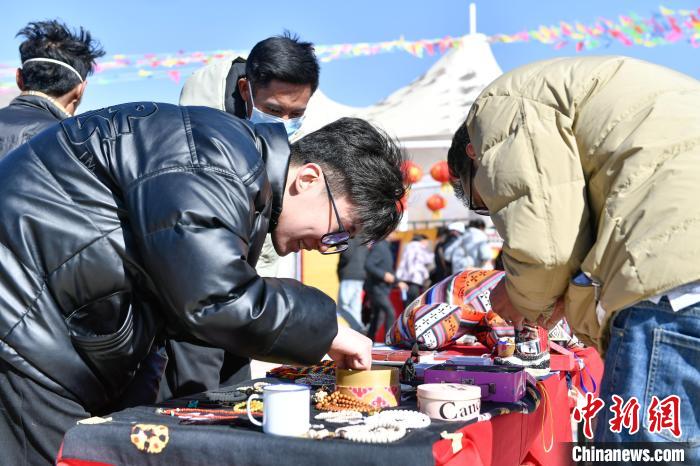 圖為展銷會現(xiàn)場?！∝暩聛硭?攝