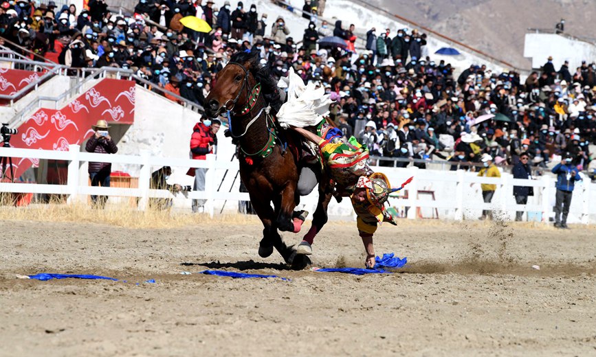 藏歷新年，精彩的馬術(shù)表演。潘多攝