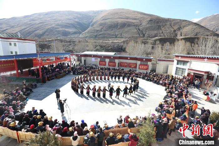 圖為匯報演出現場?！愔闈扇?攝