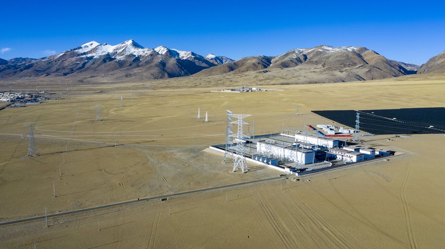 位于海拔4700多米的阿里聯(lián)網工程霍爾變電站。
