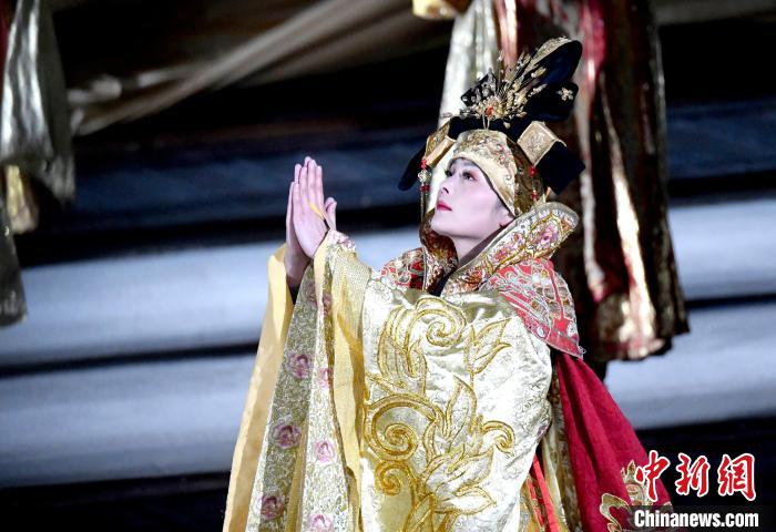 3月17日，西藏拉薩，《文成公主》大型史詩(shī)劇演出現(xiàn)場(chǎng)。　李林 攝