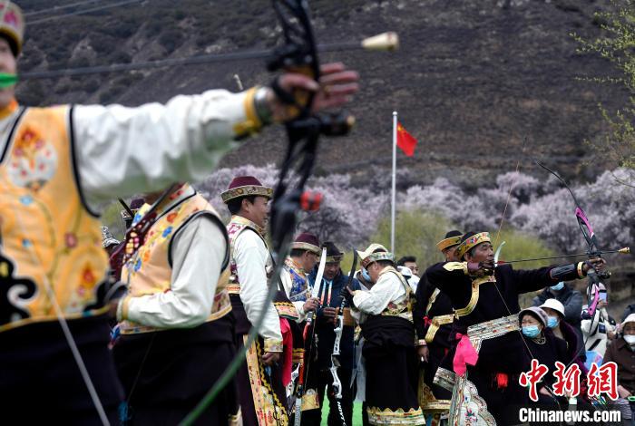 3月28日，選手參加響箭比賽?！±盍?攝