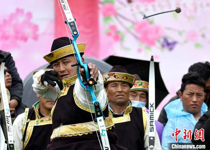 3月28日，選手參加響箭比賽?！±盍?攝