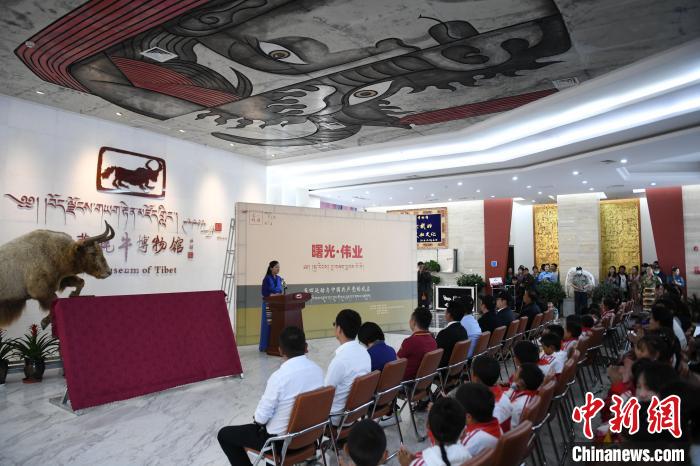 圖為《曙光·偉業(yè)——五四運動與中國共產黨的成立》“七一”特展開幕儀式現(xiàn)場?！∝暩聛硭?攝