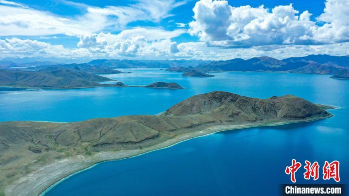 圖為羊卓雍措風(fēng)光。資料圖 山南市旅游發(fā)展局供圖