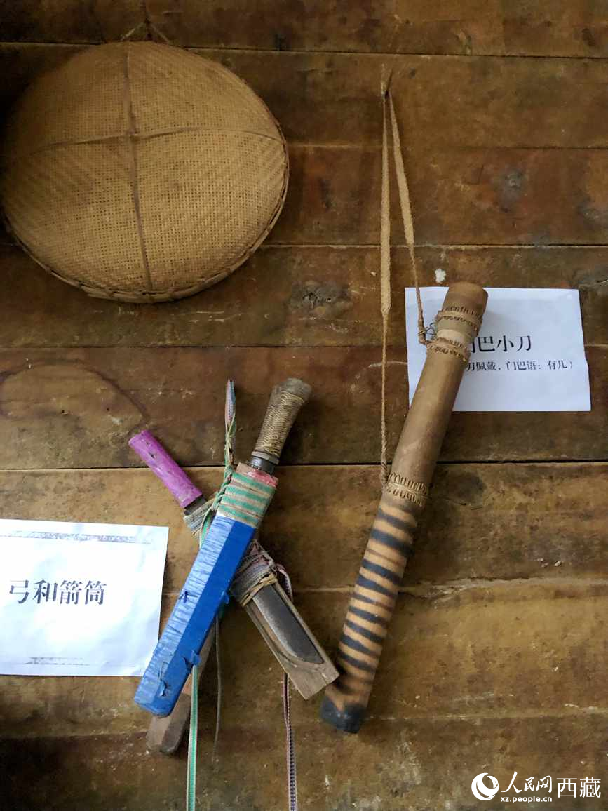 當(dāng)?shù)鬲?dú)具特色的藤竹工藝品。