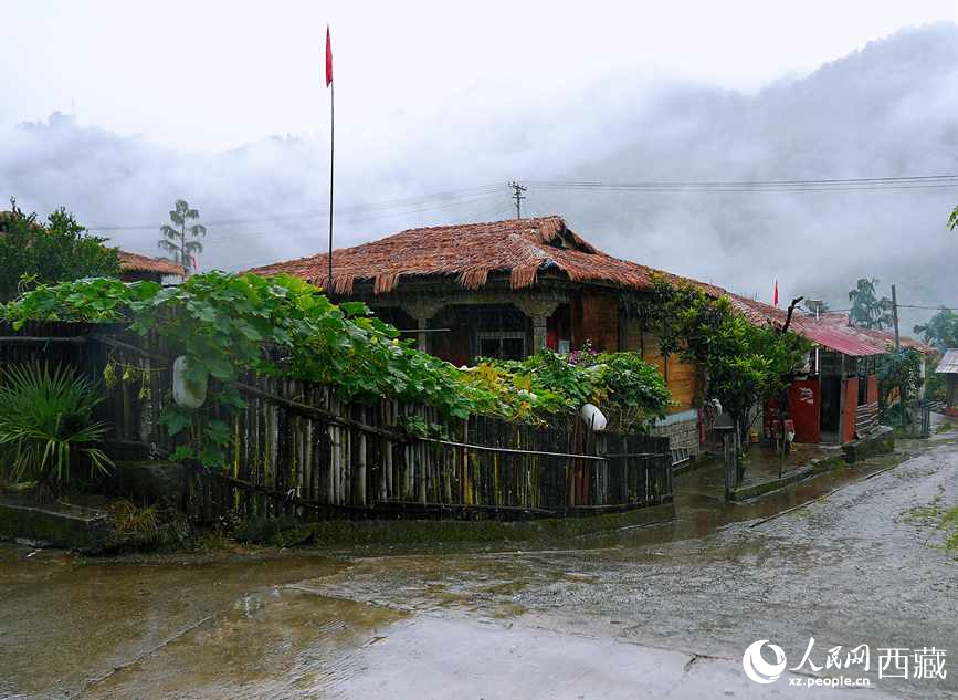 門巴族的特色庭院。