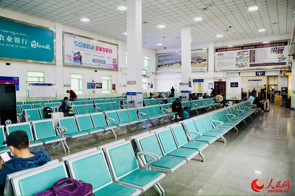 火車站內(nèi)景。人民網(wǎng)記者 次仁羅布攝