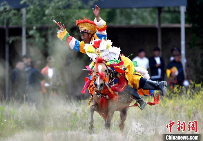 西藏拉薩：賽馬慶?！巴?jié)”