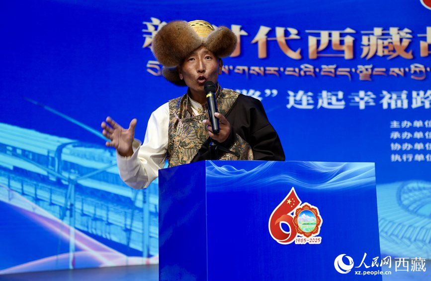 山南市隆子縣三安曲林鄉(xiāng)三林村黨支部副書記扎西次仁作分享報(bào)告。人民網(wǎng)記者 次仁羅布攝