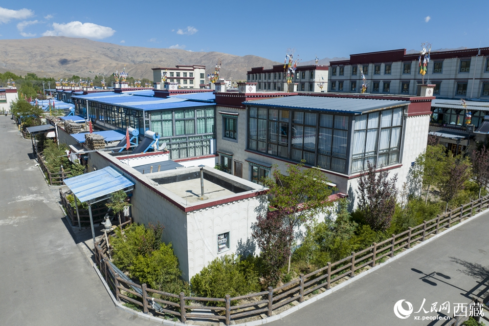 寬敞明亮的藏式民居。人民網(wǎng)記者 次仁羅布攝