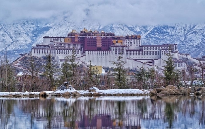 圖為拉薩市的雪后美景 攝影:洛??.jpg