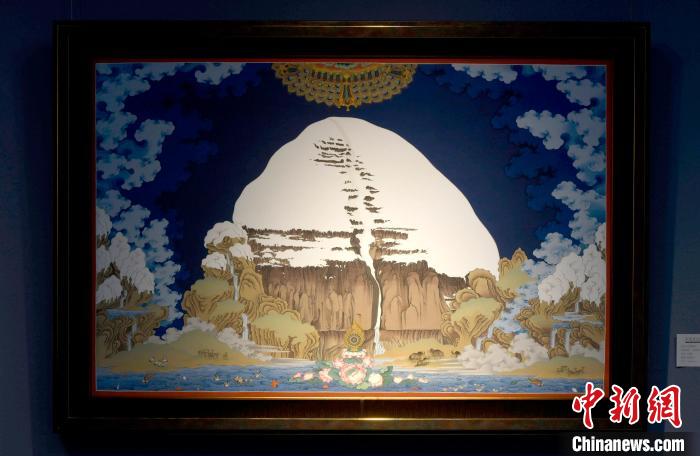圖為5月16日，展覽中新創(chuàng)唐卡作品《岡底斯山》?！±盍?攝