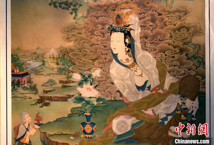 圖為5月16日，展覽中新創(chuàng)唐卡作品《靜息觀音》(局部)?！±盍?攝