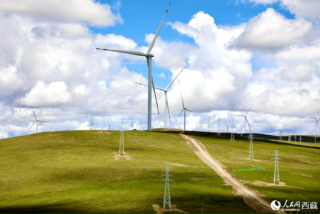 西藏那曲市色尼區(qū)的歐瑪亭嘎風電場。
