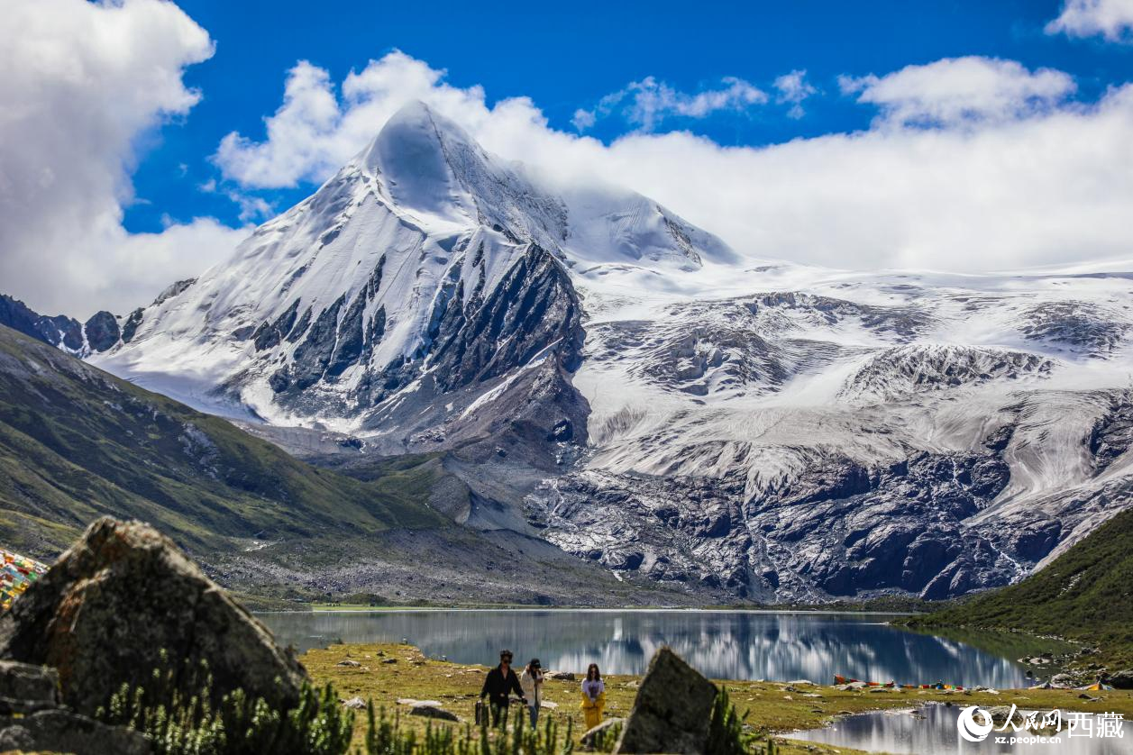 西藏那曲市比如縣的薩普雪山。