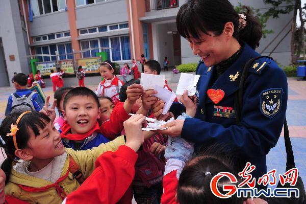 【我和軍隊的不解之緣】“先是軍人，才是媽媽”