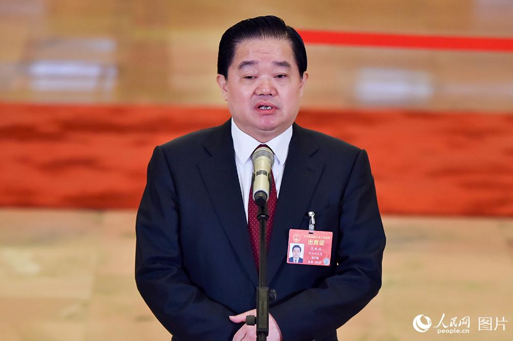 全國人大代表、河北省人大常委會黨組書記、常務副主任范照兵。