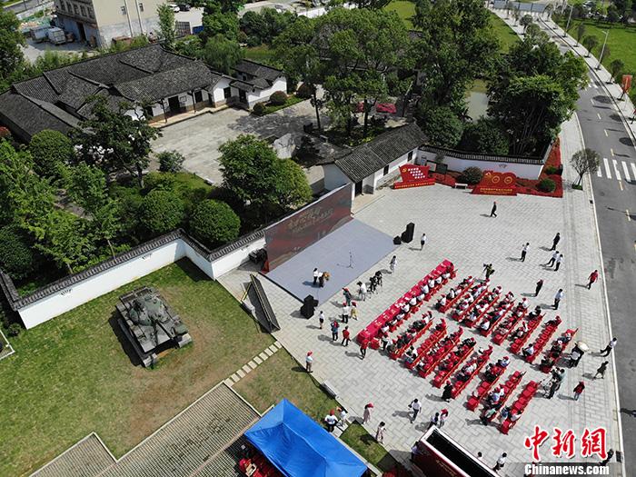 31日上午，“在這里讀懂初心使命——網(wǎng)絡媒體革命老區(qū)行”網(wǎng)絡主題采訪活動湖南站啟動儀式在長沙許光達故居舉行。<a target='_blank'  ><p  align=