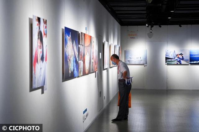 光影追隨：奮進(jìn)新時(shí)代，唱響時(shí)代主旋律