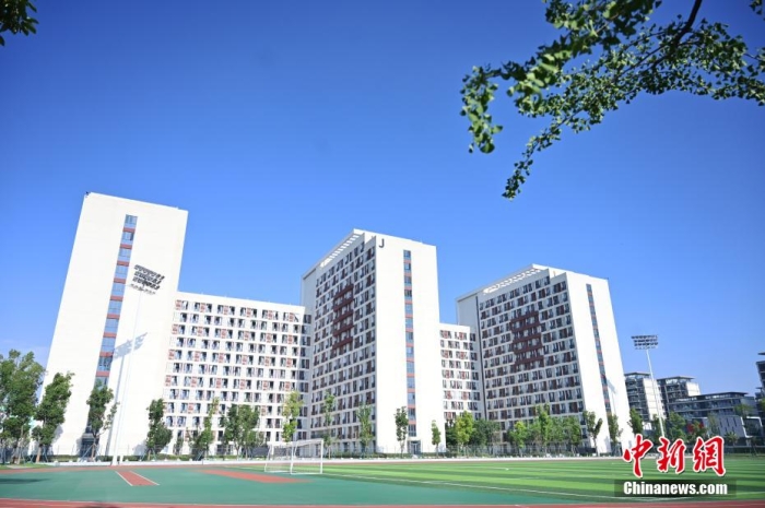 大運(yùn)村代表團(tuán)公寓外景。安源 攝