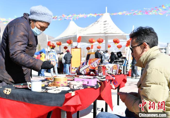 圖為展銷會現(xiàn)場?！∝暩聛硭?攝